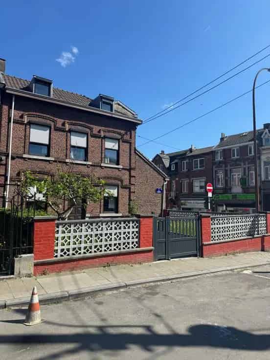 Huis te Koop Luik 3 slaapkamers Tuin Commerciële ruimte