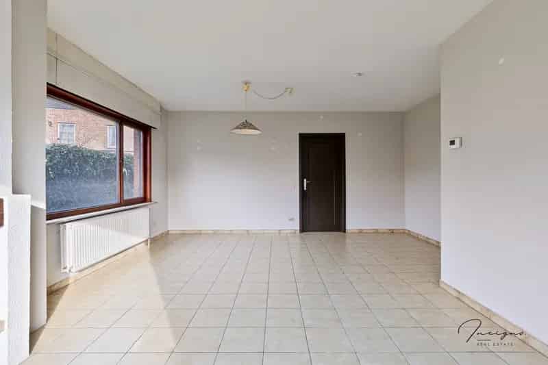 Op te frissen woning uitstekende locatie