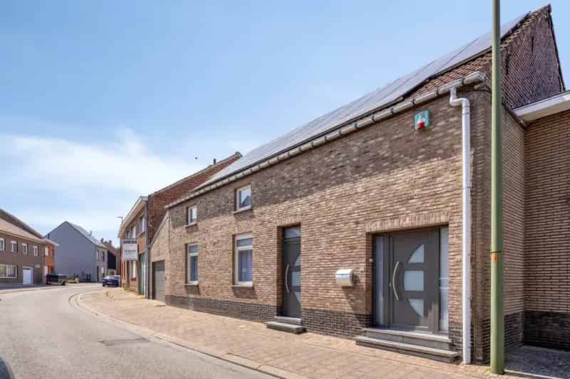 Gerenoveerde woning met tuin garage en polyvalente ruimte te koop