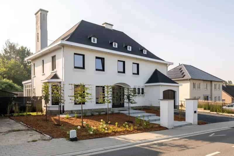 Villa te Lummen - Instapklaar met Grote Tuin en Garage