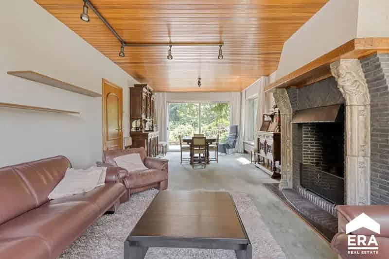 Huis te huur: 4-6 slaapkamers, garage, 897m² tuin