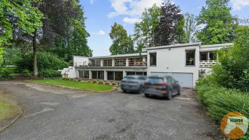 BERINGEN Ruime woning 400m2 met handelsruimte 250m2