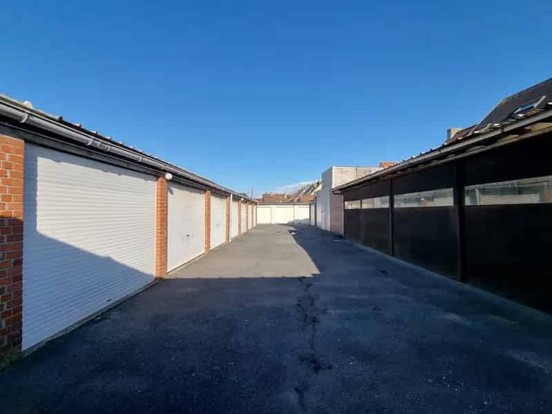 Centraal Gelegen Garagebox Volledige Aanbod