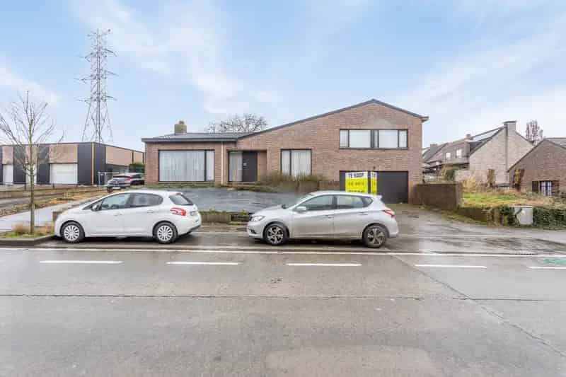 Huis te koop Bazel: Open bebouwing met 3 slaapkamers en grote tuin
