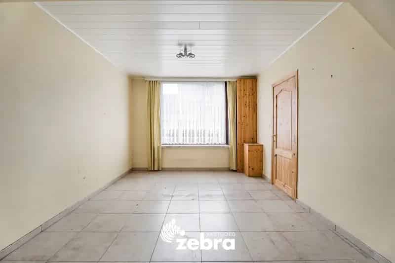 Huis te koop Roeselare: 3 slaapkamers, tuin, op te frissen
