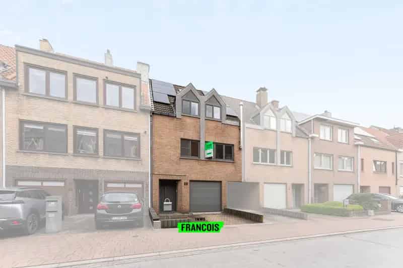 Huis te koop Blankenberge: Instapklare woning met tuin en garage