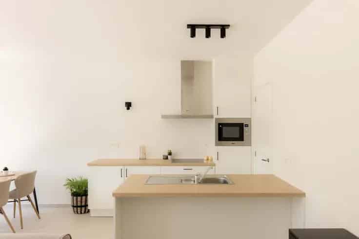 Appartement Te Koop Sint-Niklaas: 2 slaapkamers, terras, verhuurd