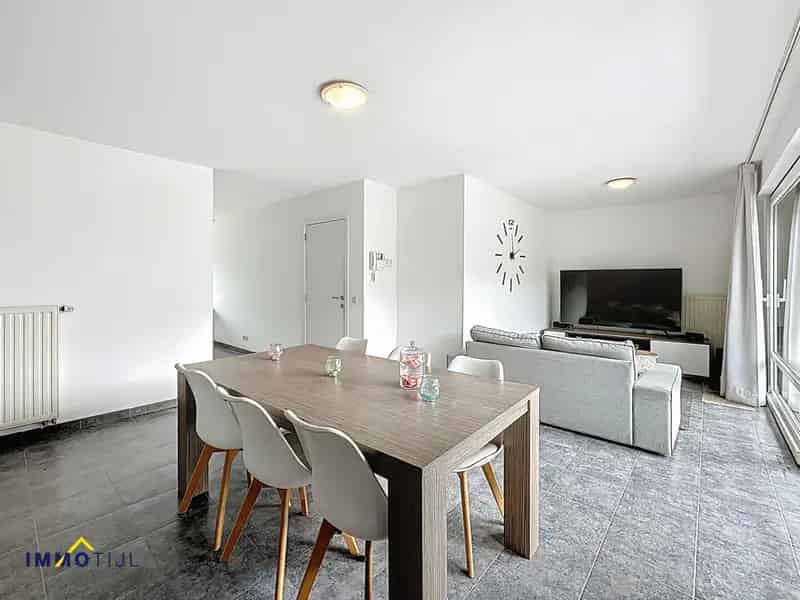 Instapklaar appartement met terras en ruime garage van 44m²!
