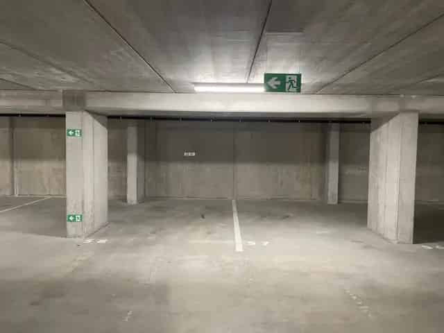Parkeerplaats te LAEKEN Nabij Parken Openbaar Vervoer