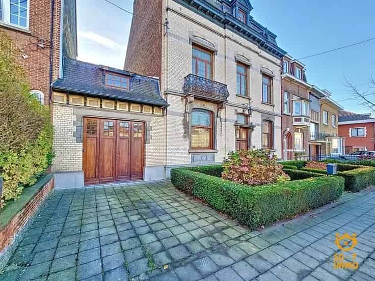 Huis Te Koop Braine l Alleud: Ruime Herenhuis Nabij Station