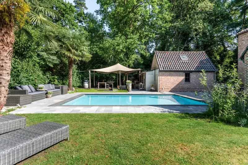Charmante Ruime Villa Met Zwembad