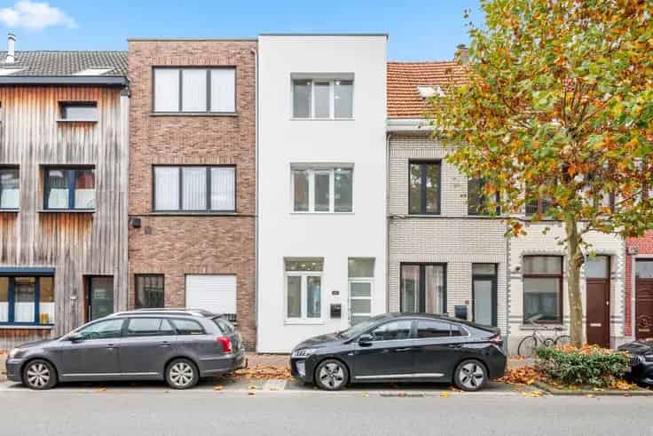 Gerenoveerde gezinswoning 4 slaapkamers te koop