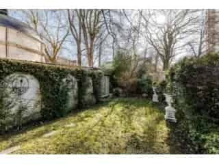 Herenhuis te Koop Schaarbeek - 6 slaapkamers, Tuin, Lift