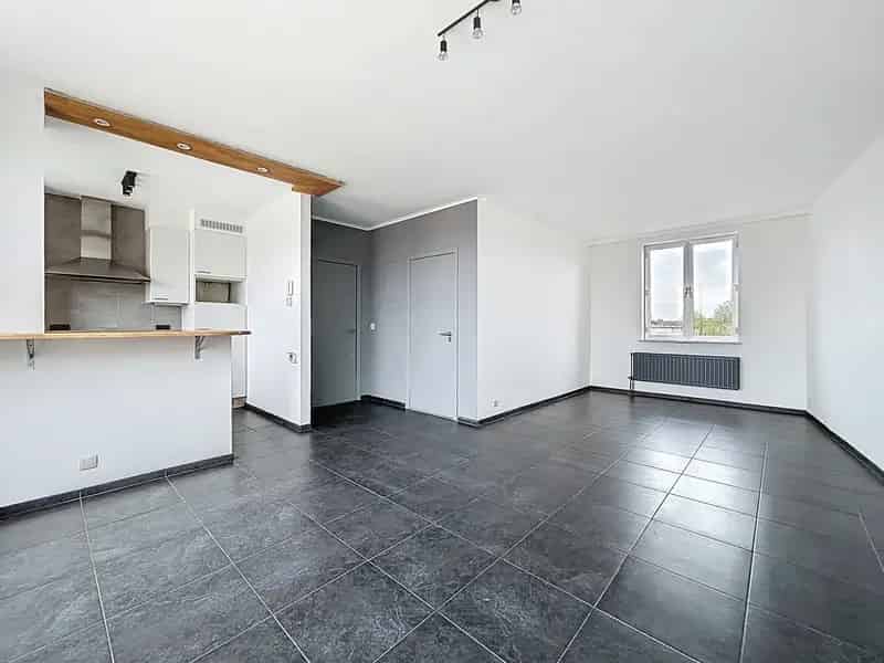 Studio te Evere nabij openbaar vervoer