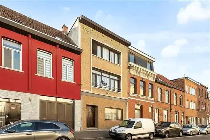 Ruim Huis Te Koop 4 Slaapkamers Grote Tuin Hoge Plafonds
