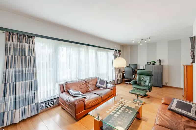 Huis te Koop Zelzate: Lichtrijke Bel-Etage met Tuin
