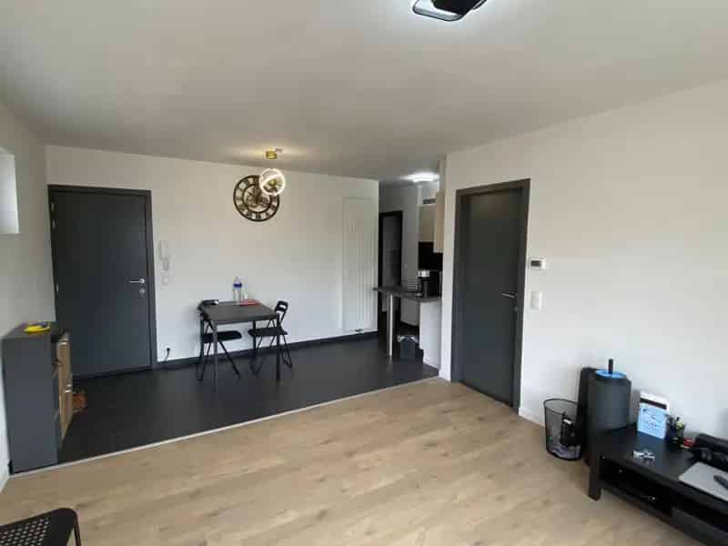 Appartement te huur - gerenoveerd met terras en garage