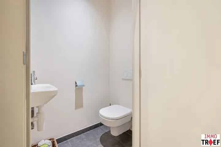 Appartement te Huur Lebbeke - Ruim Appartement Nabij Winkels