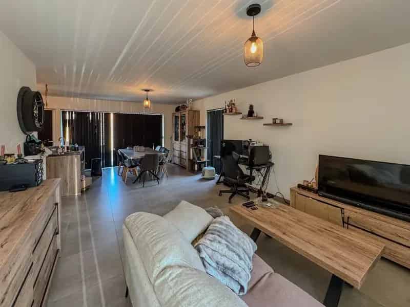 Recente woning 3 slaapkamers carport tuin