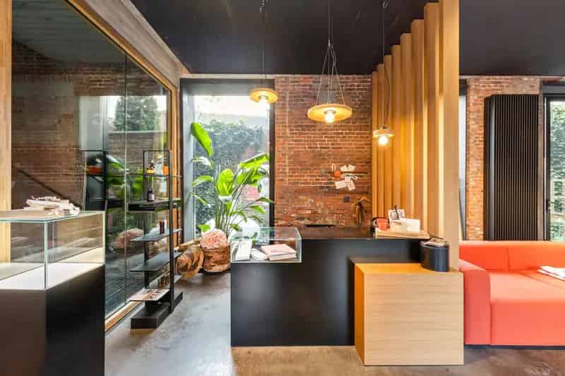 Handelsrruimte Kantoor Garage Terras Aalst te Huur