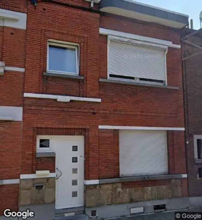 Huis Te Koop: Hal, Woonkamer, Keuken, Veranda, Tuin, Kelder, 3 slaapkamers, Badkamer