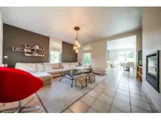 Huis te koop Céroux Mousty 218m² 4 slaapkamers zwembad tuin