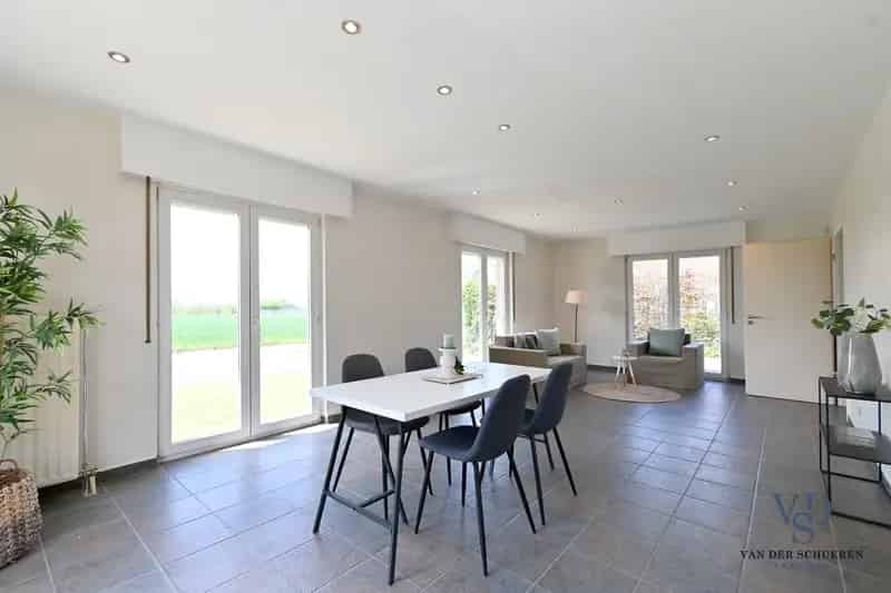 Ruime Bungalow te koop in Dikkelvenne met Garage en 3 slaapkamers