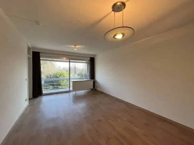 Serviceflat Te Koop: Instapklare Flat met Terras