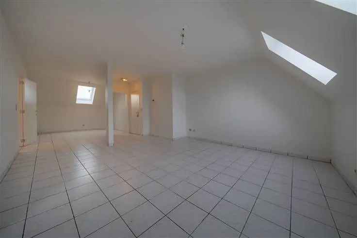 Duplex appartement te koop met 2 slaapkamers nabij winkels en ring