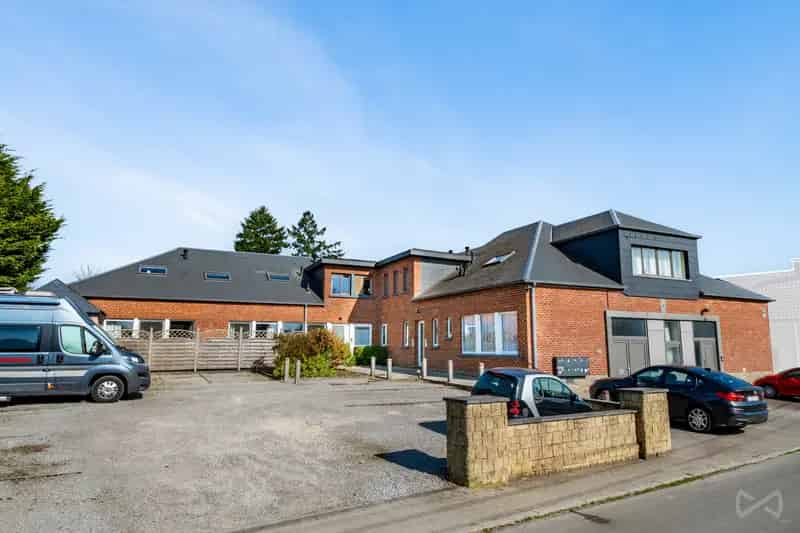 Appartement 94m² te koop - gerenoveerd - 2 slaapkamers - 2 parkings