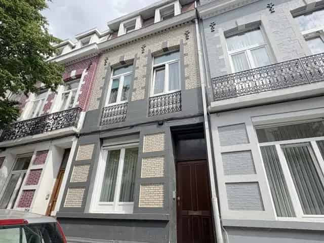 
                                                                    Appartementsblok
                                                                         te koop te Schaerbeek
                                                                