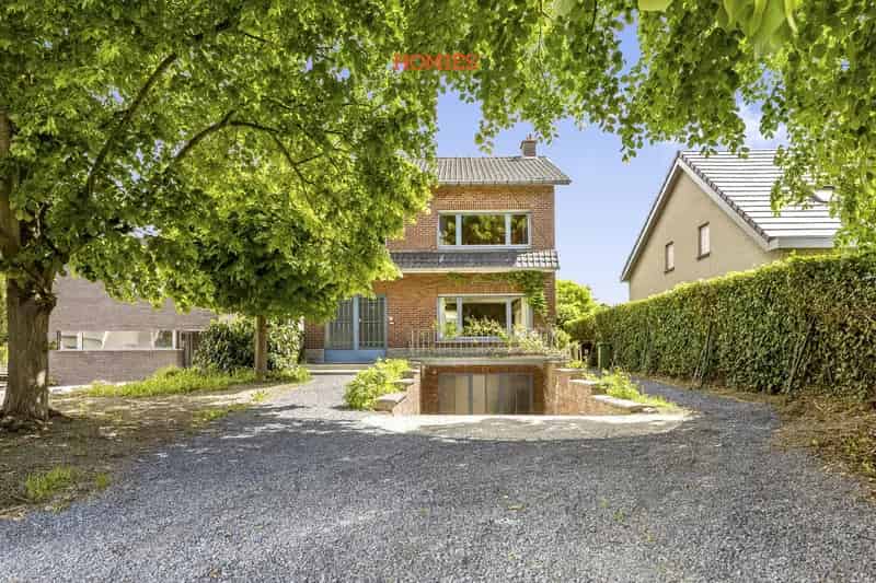 Huis te koop: Villa te renoveren met grote tuin in Blanden