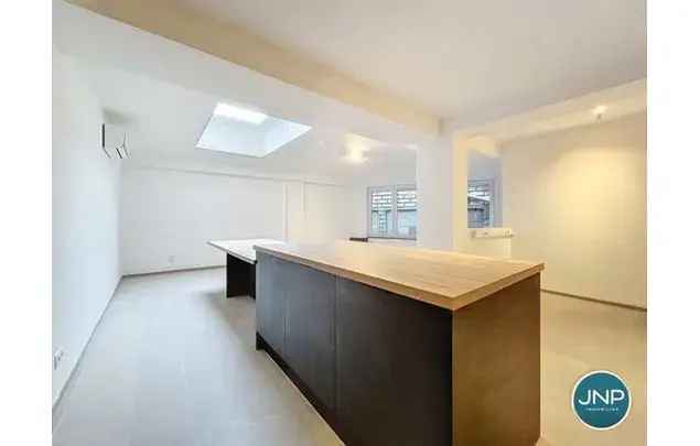 Huur 1 slaapkamer appartement van 100 m² in Liège