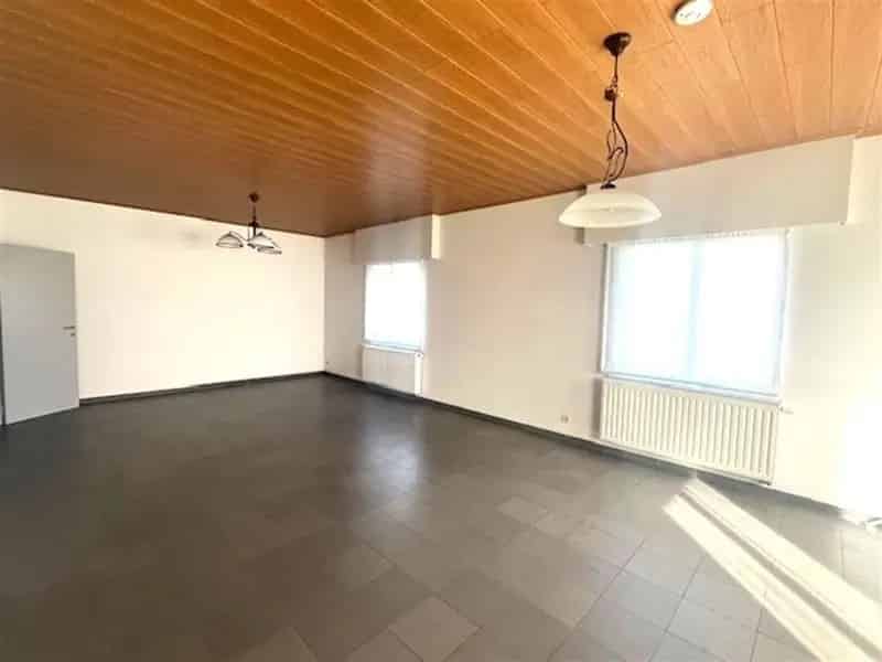 Ruime gezinswoning met 4 slaapkamers en dubbele garage te Zoersel