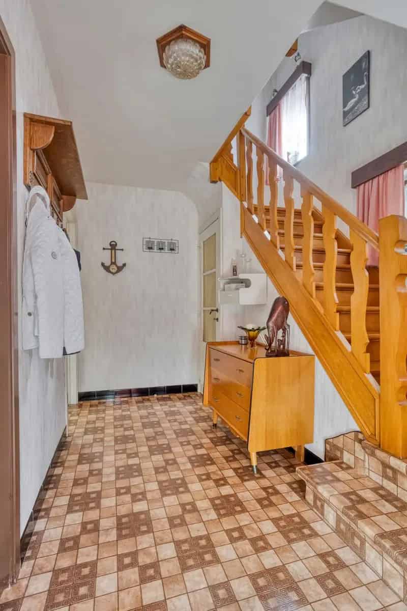 Ruime woning met 4 slaapkamers op te frissen