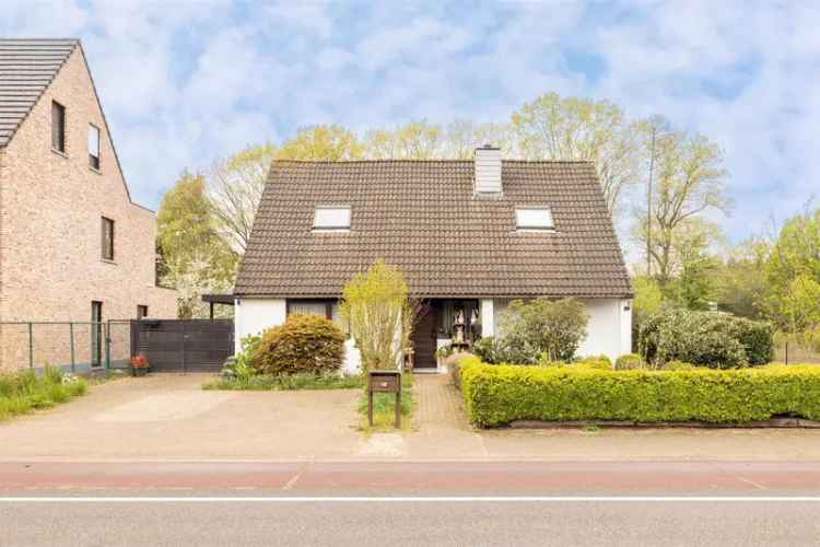 Ruime 3 Slaapkamer Woning met Tuin en Carport