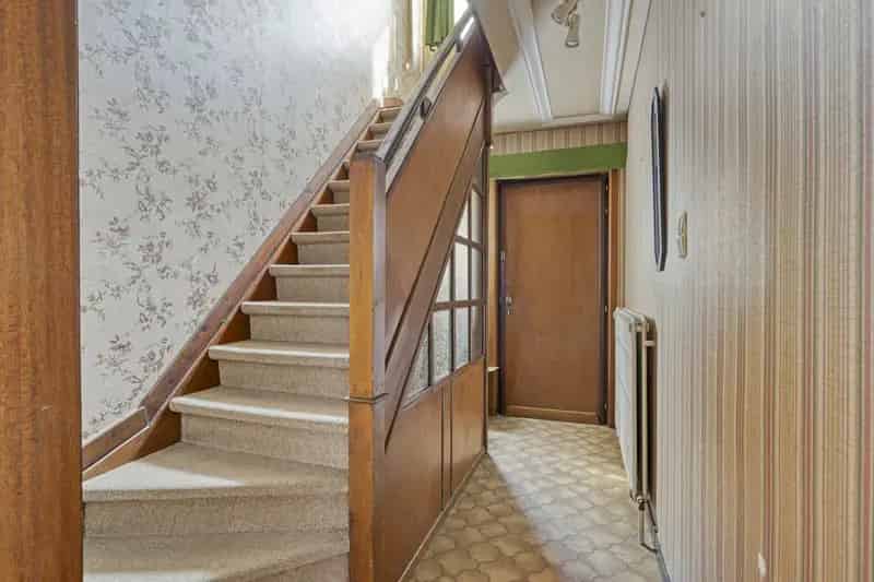 Te renoveren 3-gevelwoning in Asse met tuin en garage
