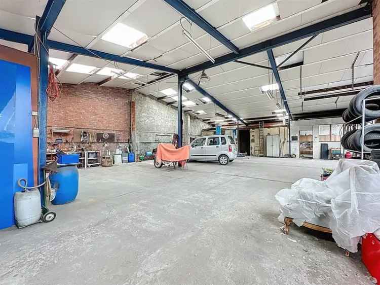 Te renoveren woning met magazijn 220m² op 1340m²