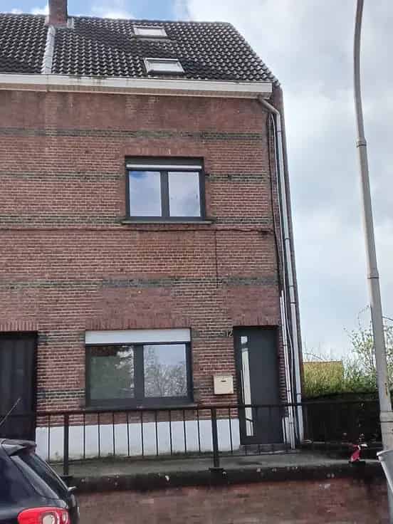 Huis Te Koop: 5 Slaapkamers, Tuin, Nabij Station