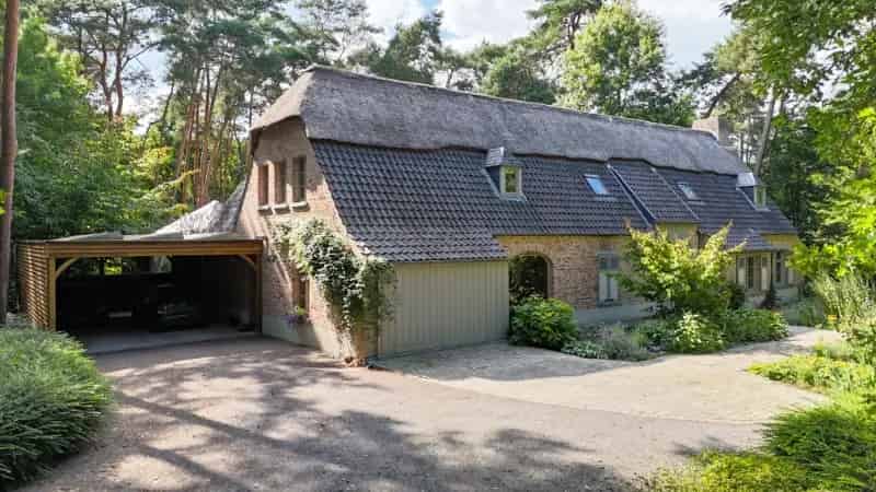 Luxe Villa te Huur 480m² 5 slaapkamers Zwemvijver