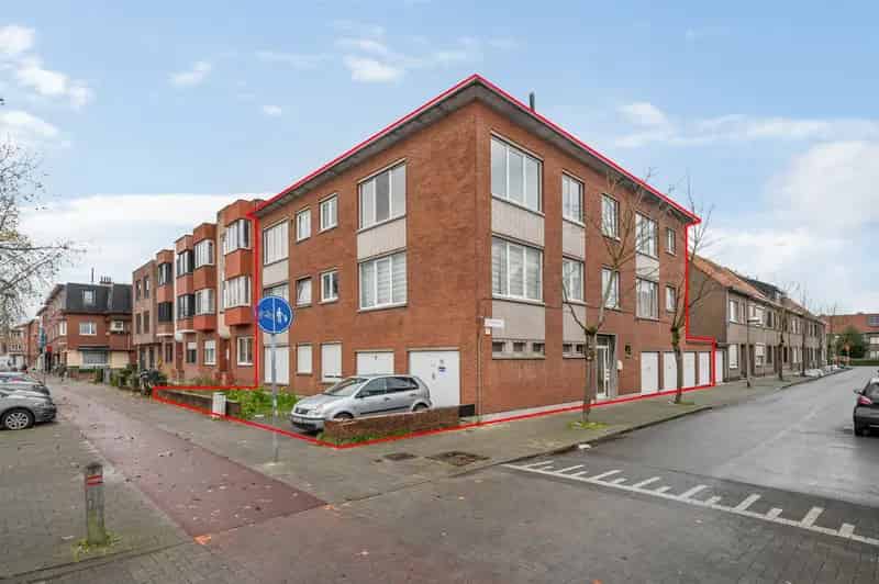 Te renoveren opbrengsteigendom 7 appartementen 6 garages