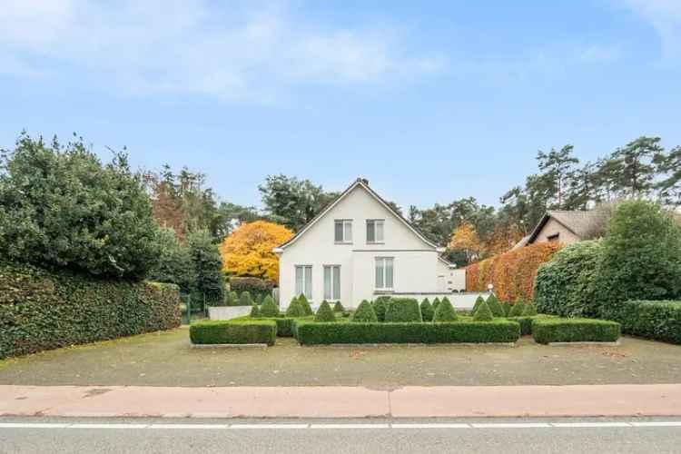 Ruime woning met kantoor en bouwgrond te Eksel