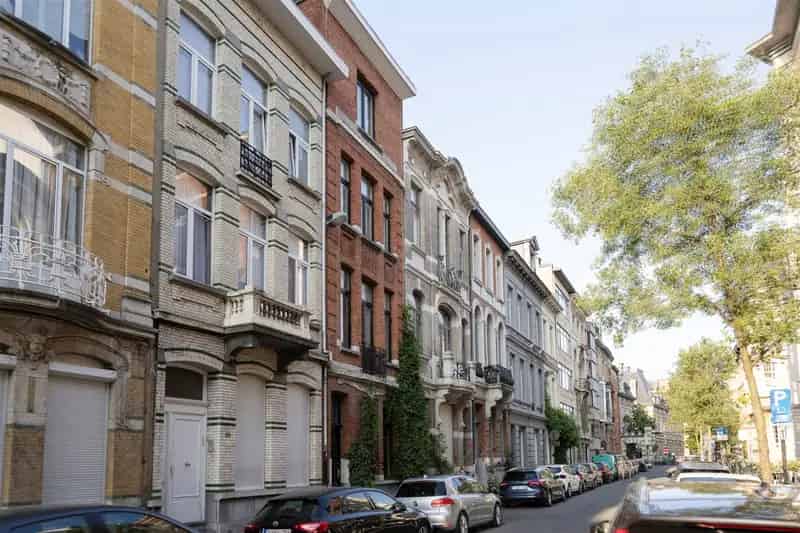 Huis te koop: Karaktervolle stadswoning met zicht op het PAKT