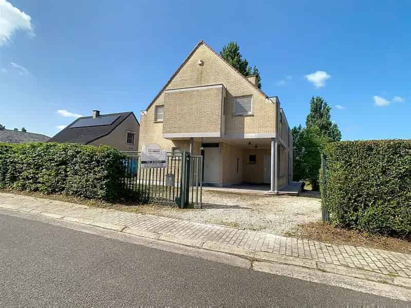 Ruime woning 4 slaapkamers te renoveren terras tuin weide