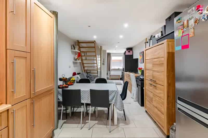 Huis te huur Kontich: 3 slaapkamers, terras, renovatieproject