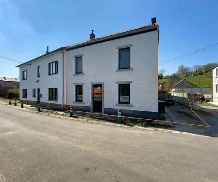 Huis Te Koop: Rustig gelegen 3-slaapkamerhuis met grote zolder