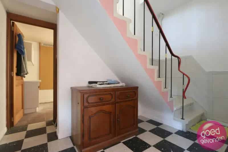 Huis te huur HOB 3 slaapkamers 2 keukens 2 garages
