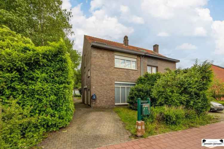 Huis te huur Brasschaat: Ruime Split-Level Woning met Tuin en Garage