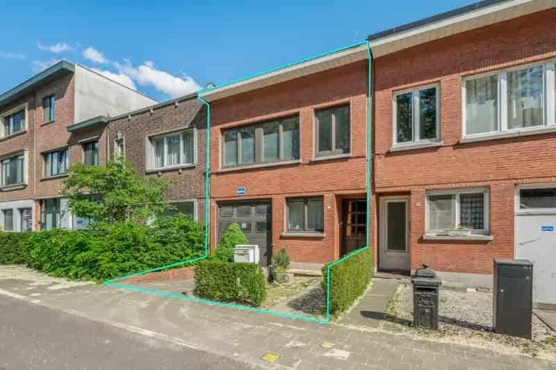 Appartementen te koop Mortsel: gerenoveerd gebouw met tuin en garage