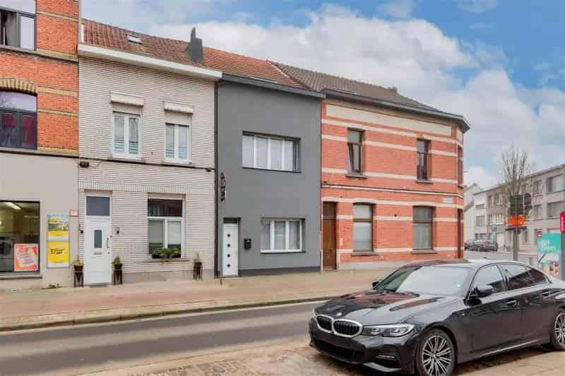 Ruime 4 Slaapkamers Woning Merksem